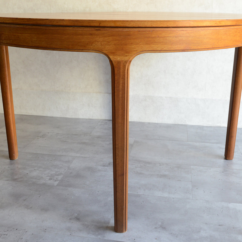 Nathan　ラウンドエクステンションテーブル01