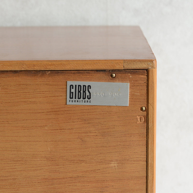 Herbert E. Gibbs ガラス扉キャビネット