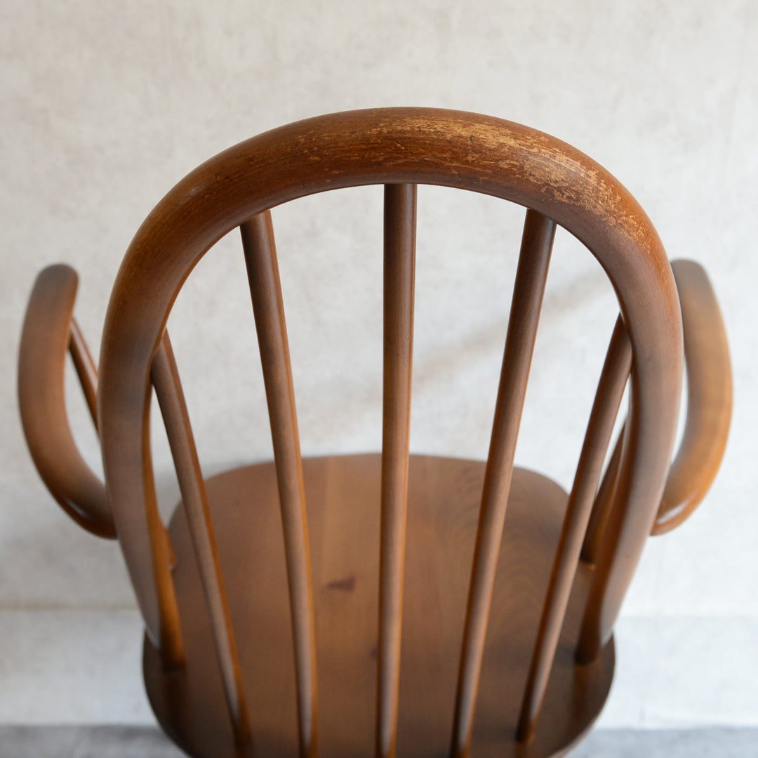 ERCOLアーコールアーム付き クエーカーチェア(ライトオールドコロニアルカラー）