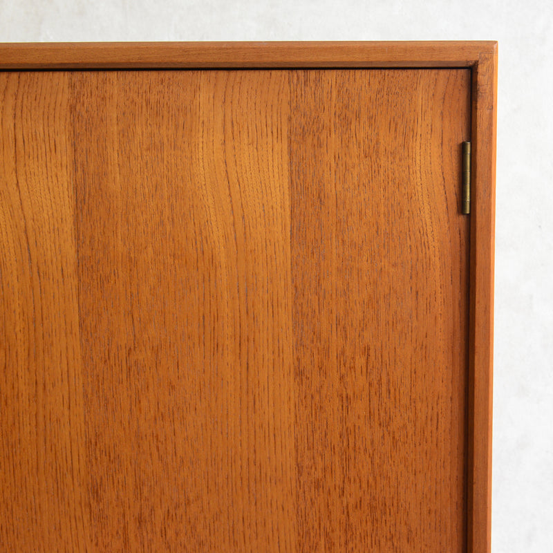 Herbert E. Gibbs ガラスキャビネット19(木扉付)