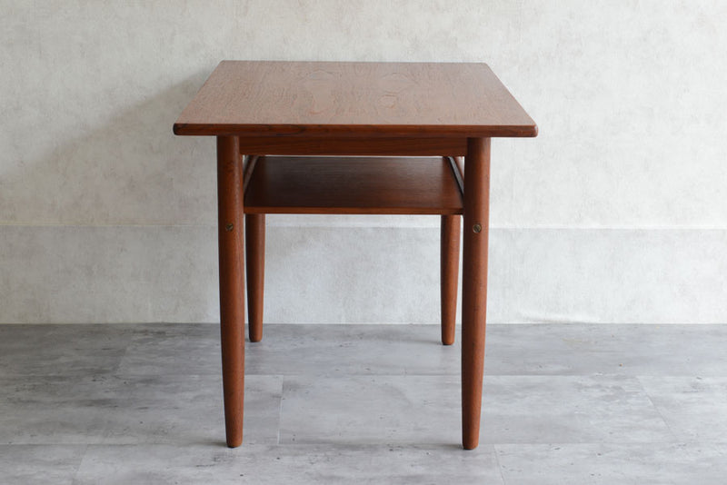 ミッドセンチュリー　棚付きコーヒーテーブル　チーク02