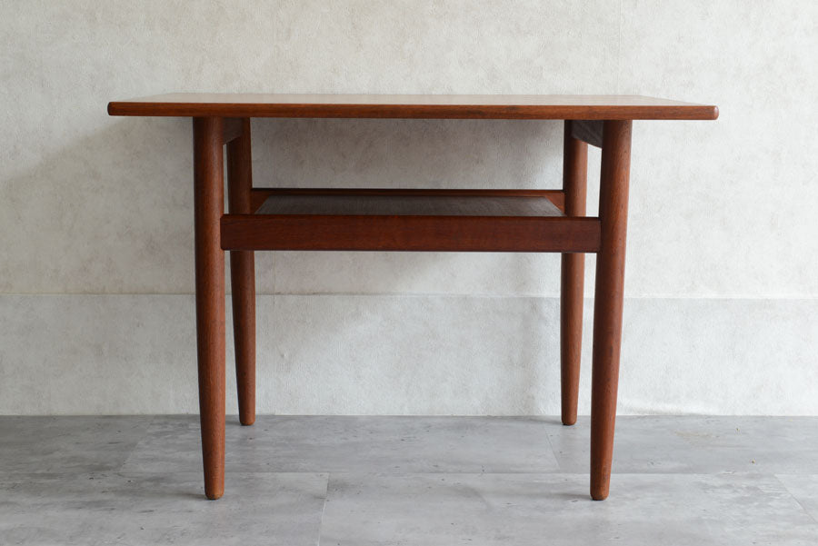 ミッドセンチュリー　棚付きコーヒーテーブル　チーク02