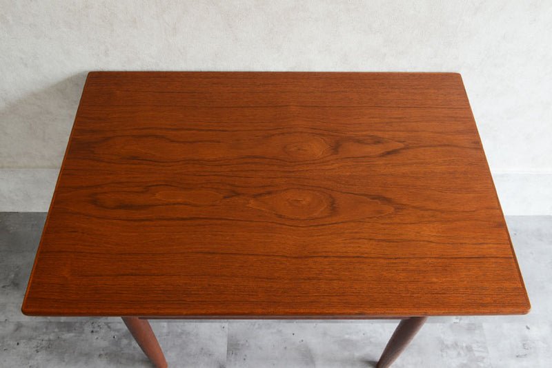 ミッドセンチュリー　棚付きコーヒーテーブル　チーク02