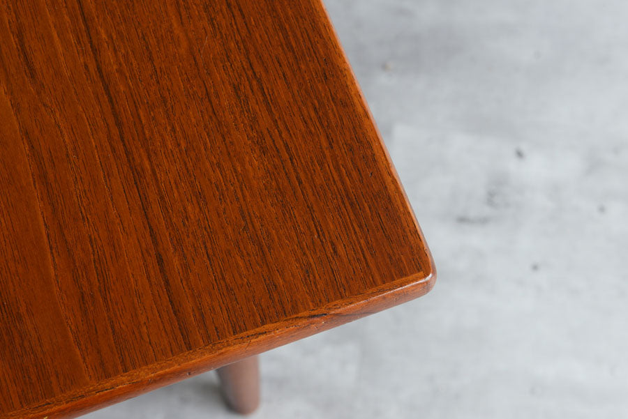 ミッドセンチュリー　棚付きコーヒーテーブル　チーク02