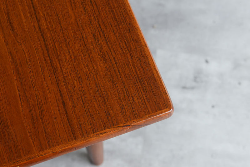 ミッドセンチュリー　棚付きコーヒーテーブル　チーク02