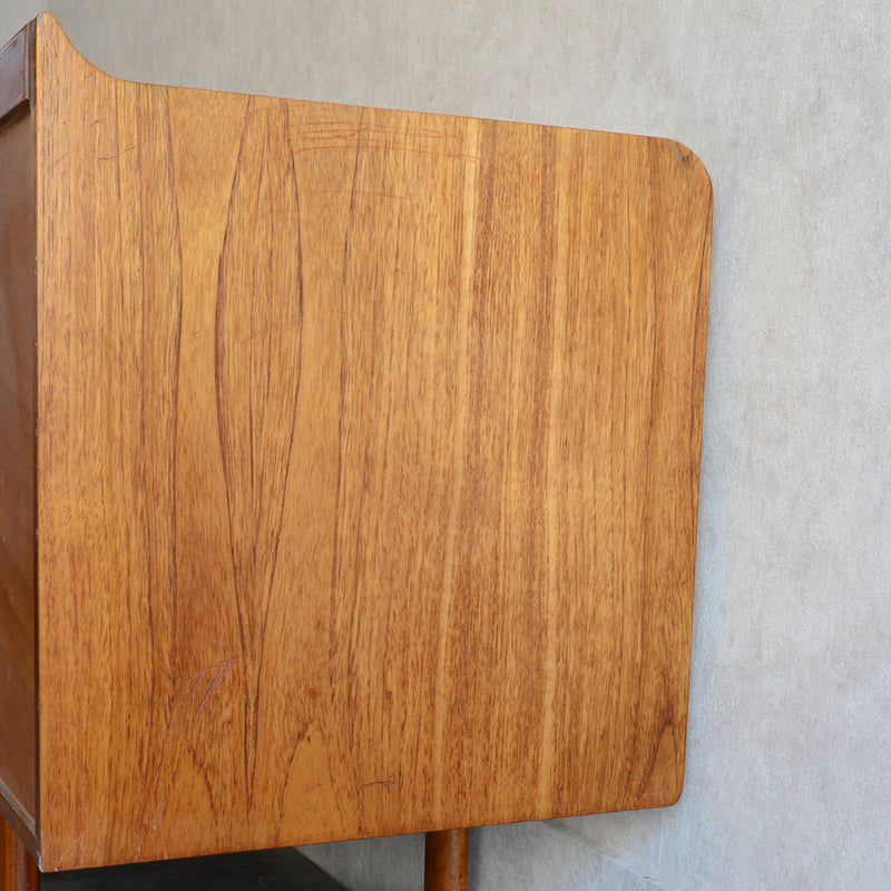 White&Newton ヴィンテージ   サイドボード 02