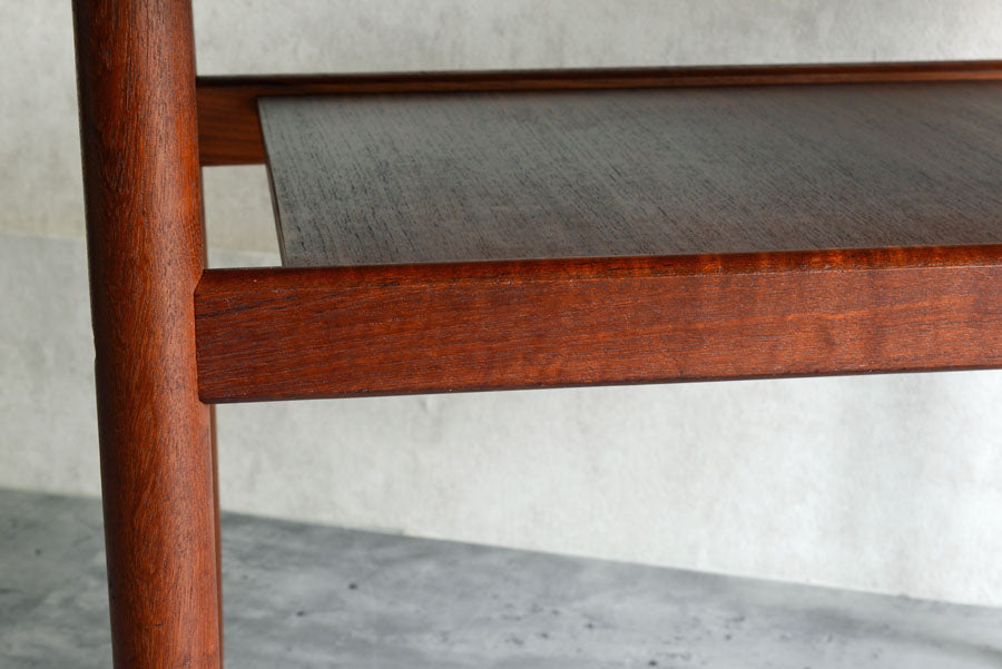 ミッドセンチュリー　棚付きコーヒーテーブル　チーク02