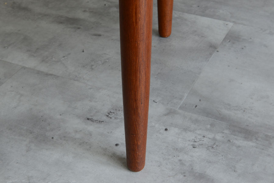 ミッドセンチュリー　棚付きコーヒーテーブル　チーク02