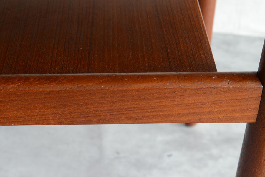 ミッドセンチュリー　棚付きコーヒーテーブル　チーク02