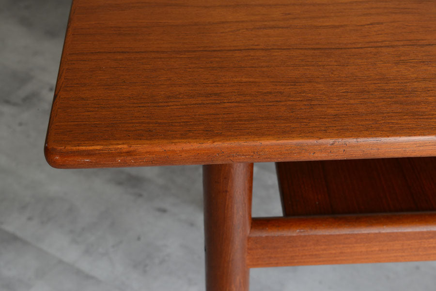 ミッドセンチュリー　棚付きコーヒーテーブル　チーク02