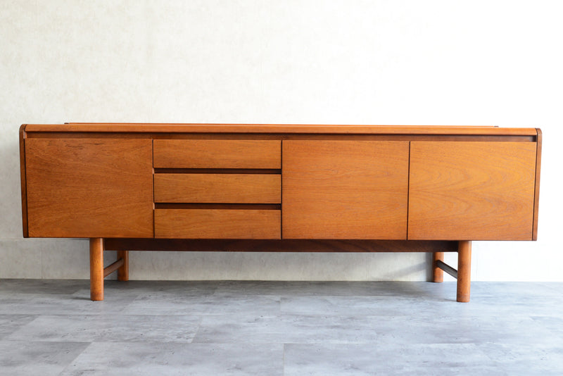 White&Newton ヴィンテージ   サイドボード 02