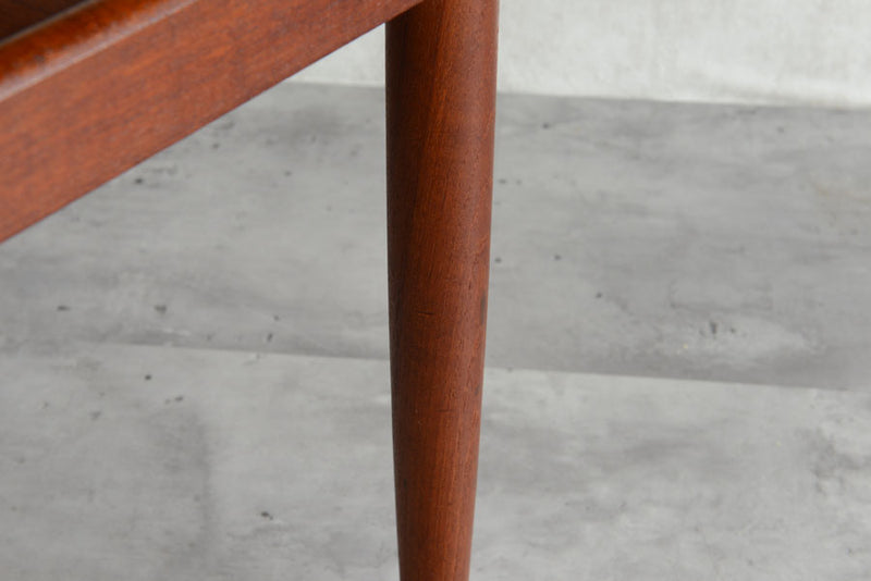 ミッドセンチュリー　棚付きコーヒーテーブル　チーク02