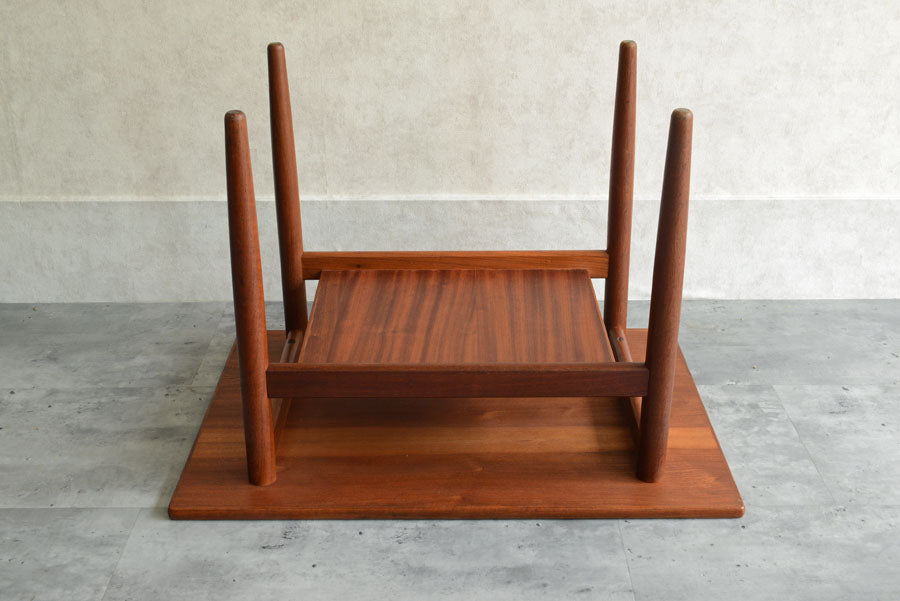 ミッドセンチュリー　棚付きコーヒーテーブル　チーク02