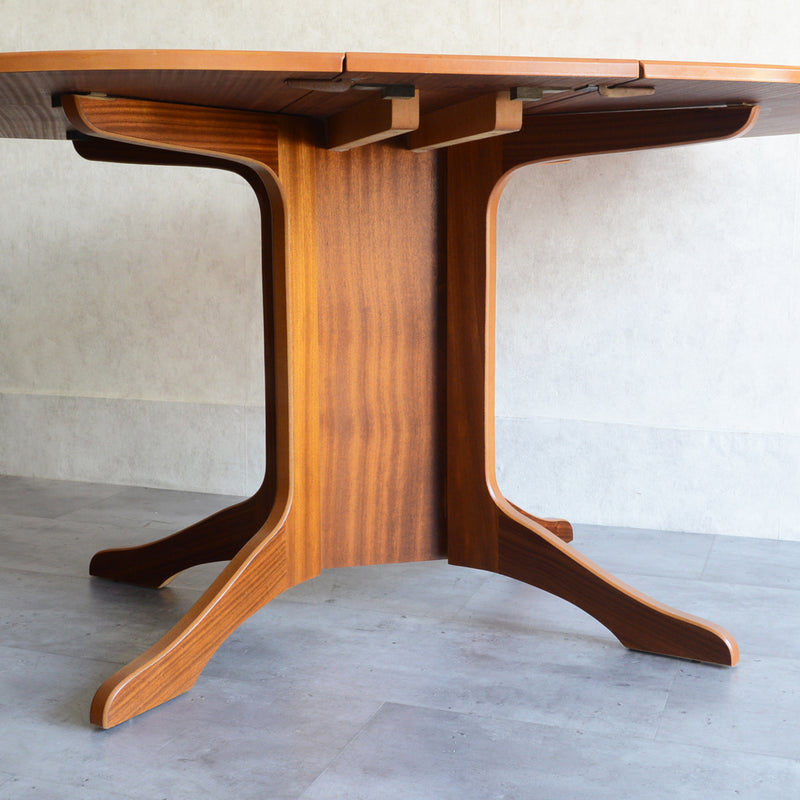 Sutcliffe サトクリフ オーバルゲートレッグテーブル02