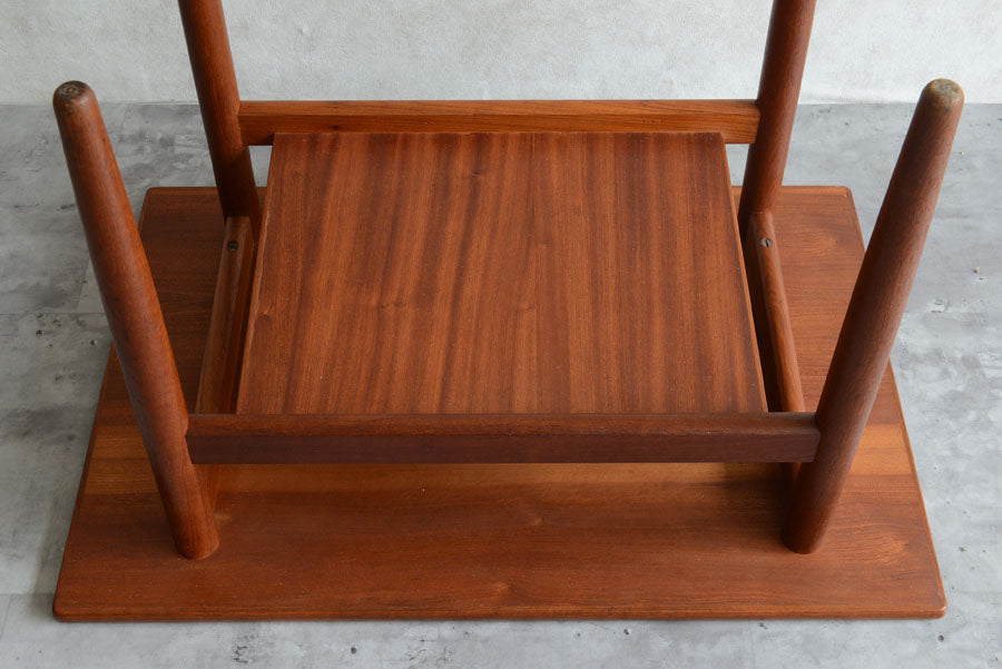 ミッドセンチュリー　棚付きコーヒーテーブル　チーク02