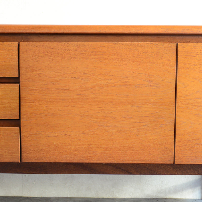 White&Newton ヴィンテージ   サイドボード 02