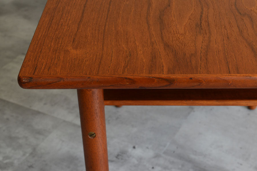 ミッドセンチュリー　棚付きコーヒーテーブル　チーク02