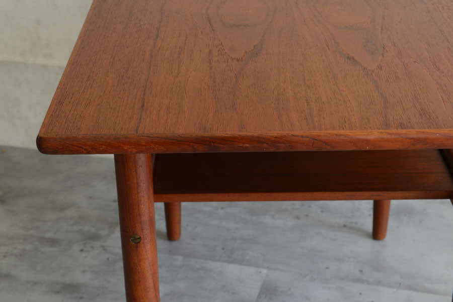 ミッドセンチュリー　棚付きコーヒーテーブル　チーク02