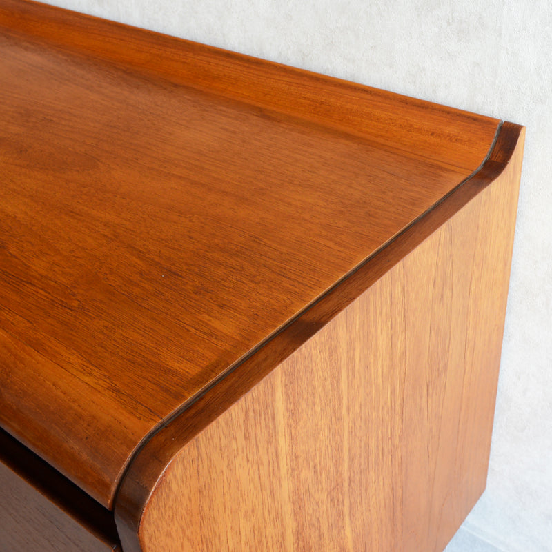 White&Newton ヴィンテージ   サイドボード 02