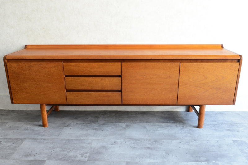 White&Newton ヴィンテージ   サイドボード 02