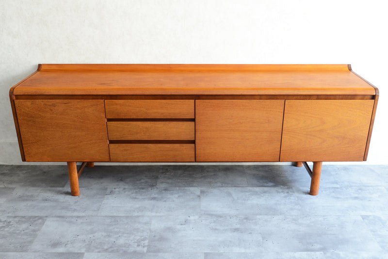 White&Newton ヴィンテージ   サイドボード 02