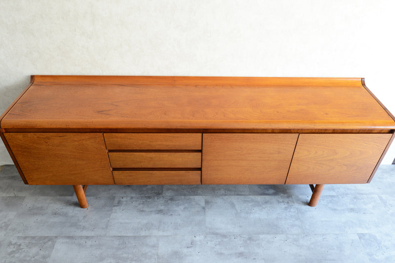 White&Newton ヴィンテージ   サイドボード 02