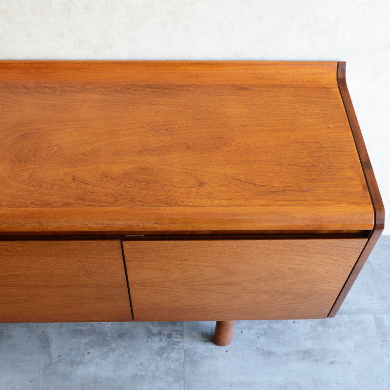 White&Newton ヴィンテージ   サイドボード 02