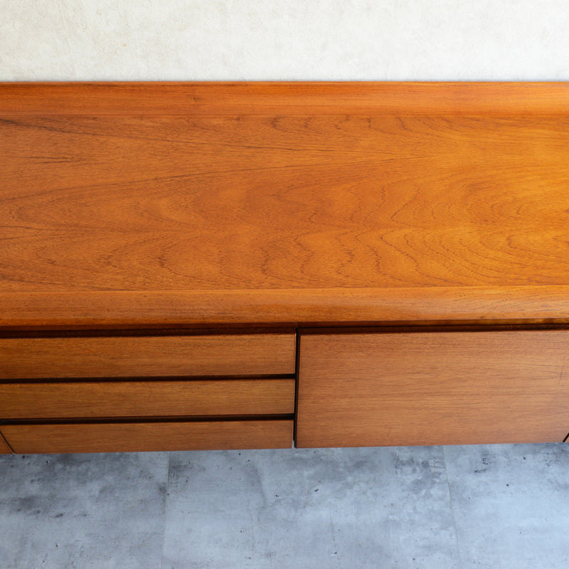 White&Newton ヴィンテージ   サイドボード 02