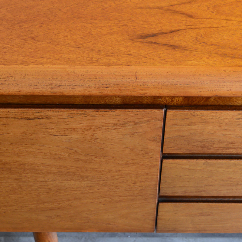 White&Newton ヴィンテージ   サイドボード 02