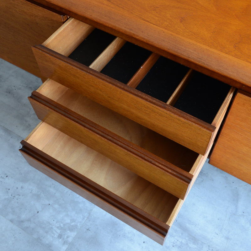 White&Newton ヴィンテージ   サイドボード 02