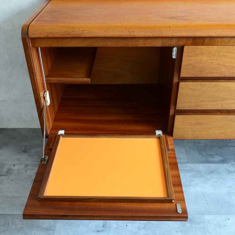 White&Newton ヴィンテージ   サイドボード 02