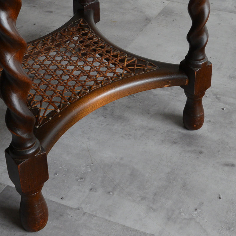 クラシックサイドテーブル　ラタン棚付03