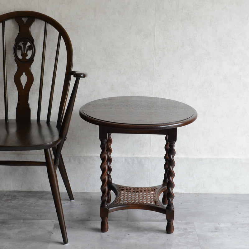 クラシックサイドテーブル　ラタン棚付03