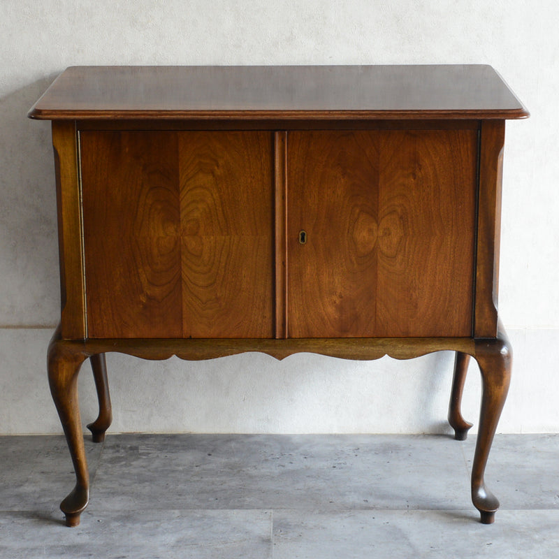 イギリス クラシック  マホガニー キャビネット09 鍵付き