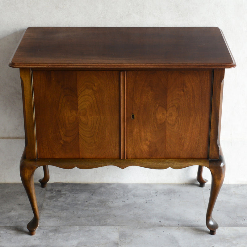 イギリス クラシック  マホガニー キャビネット09 鍵付き