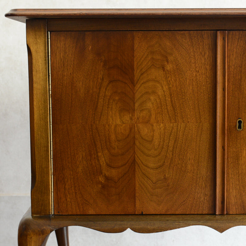 イギリス クラシック  マホガニー キャビネット09 鍵付き