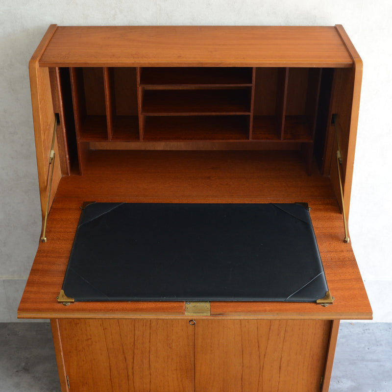 Remploy レンプロイ　ライティングビューロー