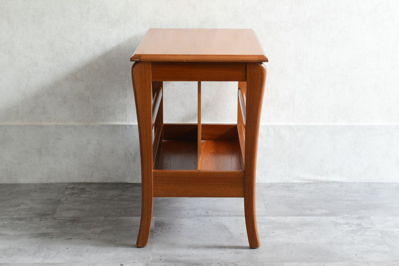 チーク　マガジンラック付きサイドテーブル