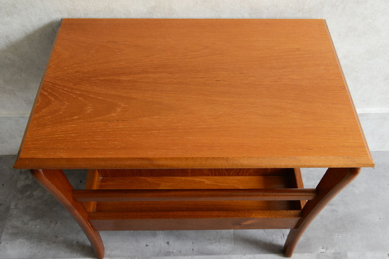 チーク　マガジンラック付きサイドテーブル