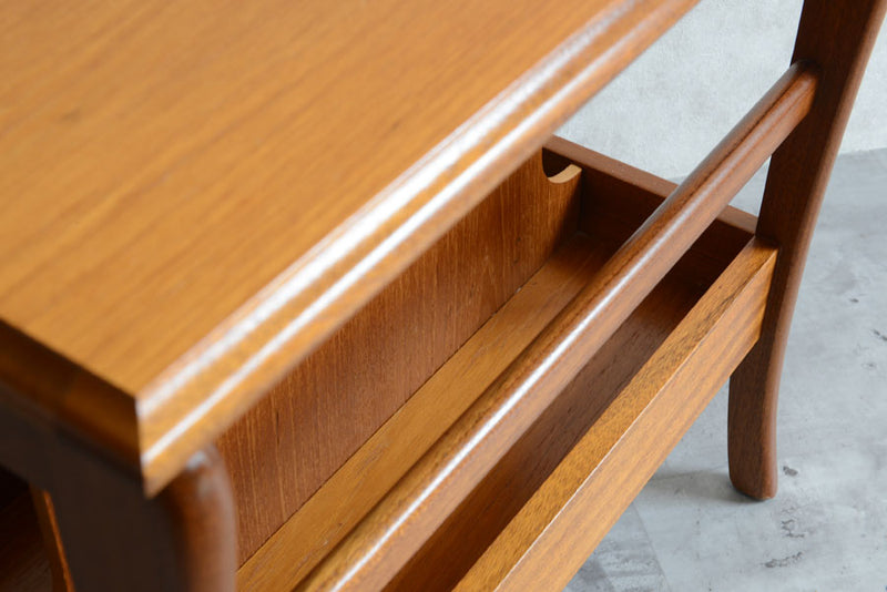 チーク　マガジンラック付きサイドテーブル