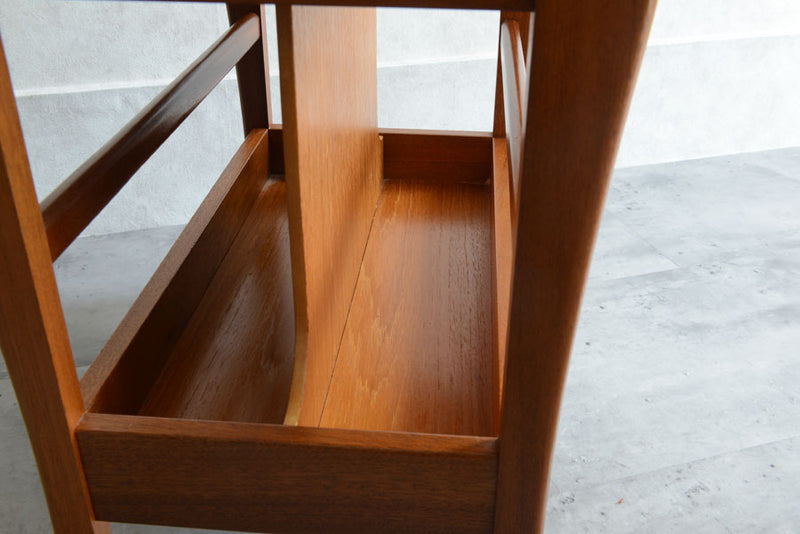 チーク　マガジンラック付きサイドテーブル