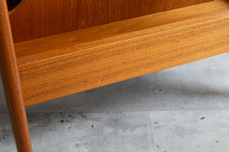 チーク　マガジンラック付きサイドテーブル