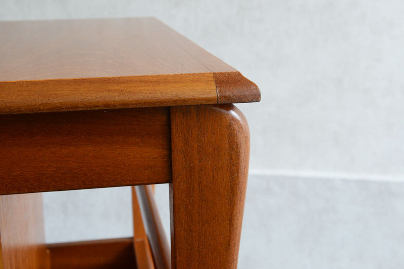 チーク　マガジンラック付きサイドテーブル