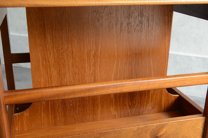 チーク　マガジンラック付きサイドテーブル