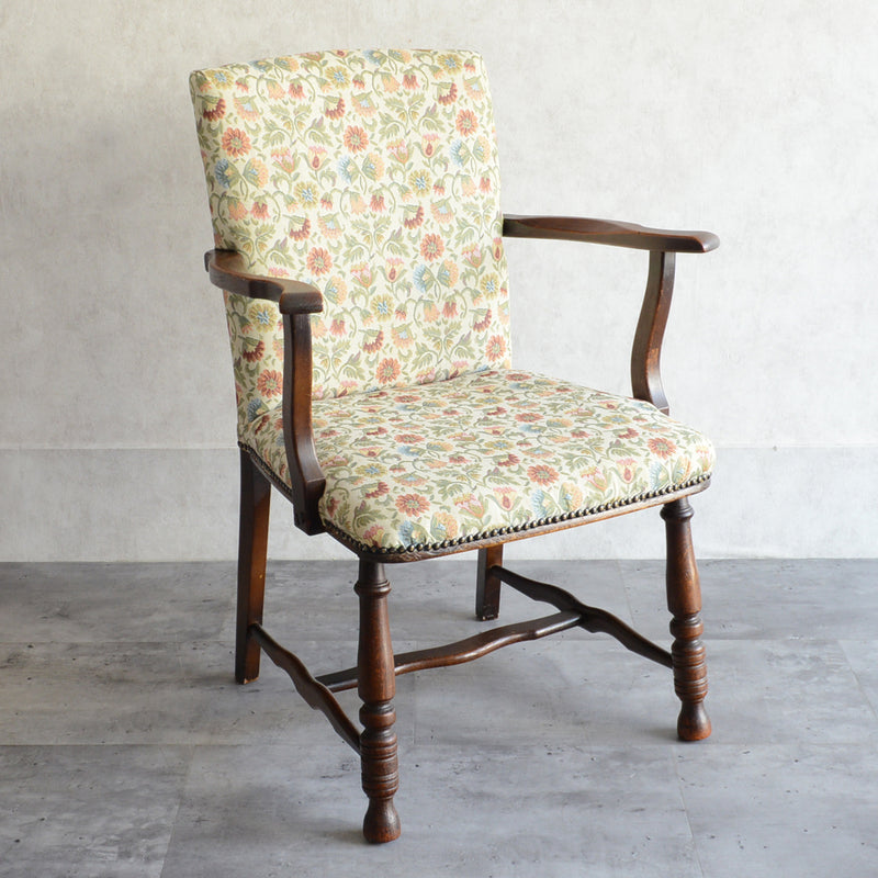 クラシック　アームチェア