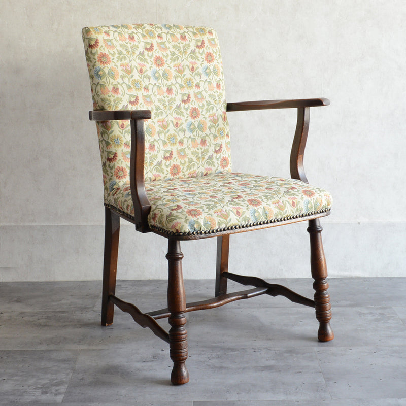 クラシック　アームチェア