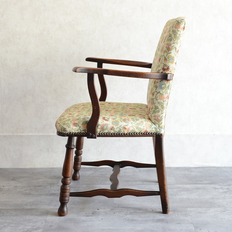 クラシック　アームチェア