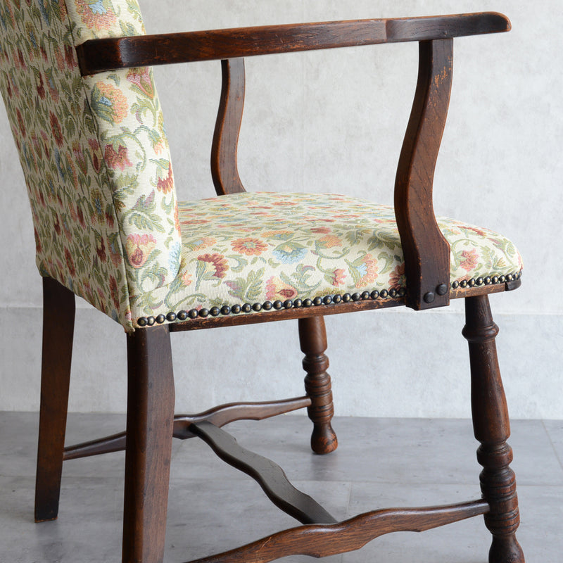 クラシック　アームチェア