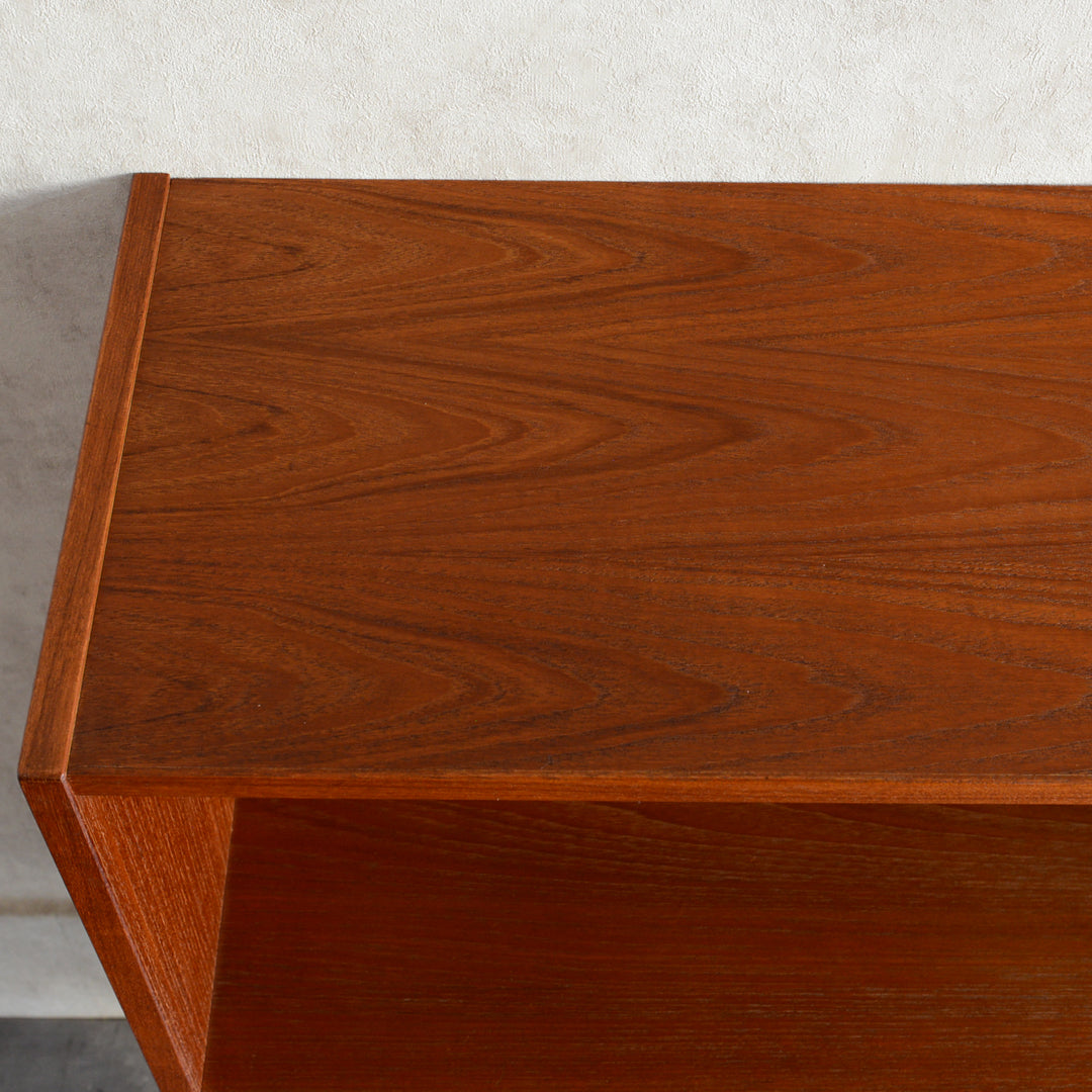 デンマーク ヴィンテージ シェルフ 5-7 木扉付