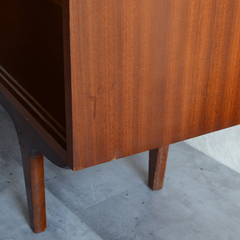 イギリス ヴィンテージ ガラス扉キャビネット 014